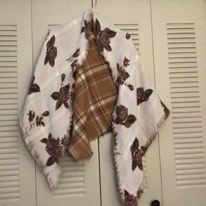 Reversible scarf/wrap